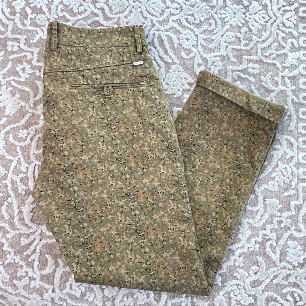 Levi’s Men’s 513 Slim Straight Camo Khaki Pants